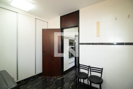 Casa à venda com 423m², 4 quartos e 8 vagasÁrea de Serviço