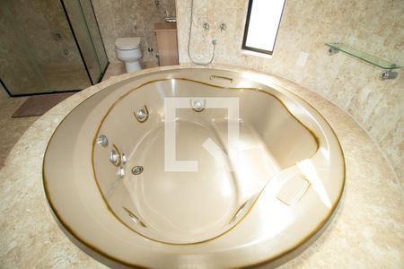 Casa à venda com 423m², 4 quartos e 8 vagasBanheiro da Suíte 3