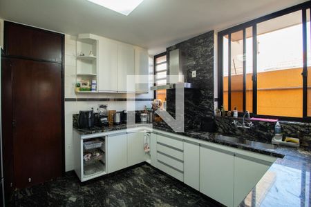 Casa à venda com 423m², 4 quartos e 8 vagasCozinha