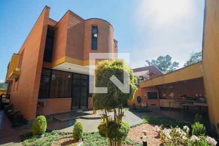 Casa à venda com 423m², 4 quartos e 8 vagasChurrasqueira