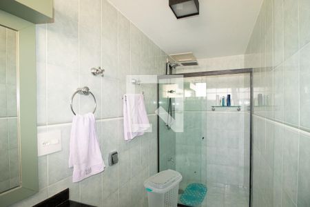 Casa à venda com 423m², 4 quartos e 8 vagasBanheiro da Suíte 2