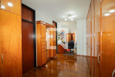 Casa à venda com 423m², 4 quartos e 8 vagasCloset da suíte 1