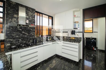 Casa à venda com 423m², 4 quartos e 8 vagasCozinha