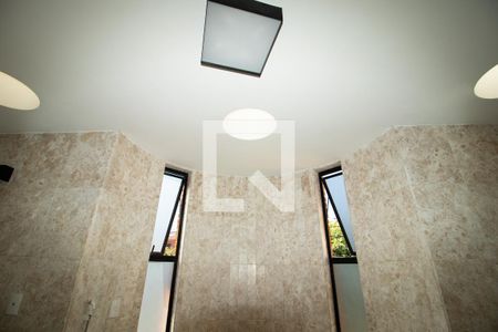 Casa à venda com 423m², 4 quartos e 8 vagasDetalhe