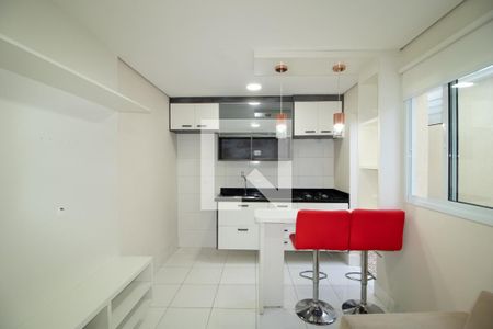 Sala e cozinha  de kitnet/studio para alugar com 1 quarto, 32m² em Vila Leonor, São Paulo