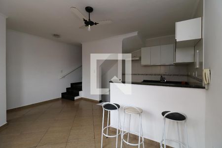 Sala de casa para alugar com 2 quartos, 118m² em Vila Eldízia, Santo André