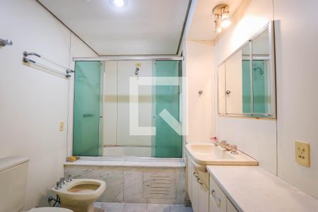 Apartamento à venda com 220m², 3 quartos e 3 vagasBanheiro da Suite