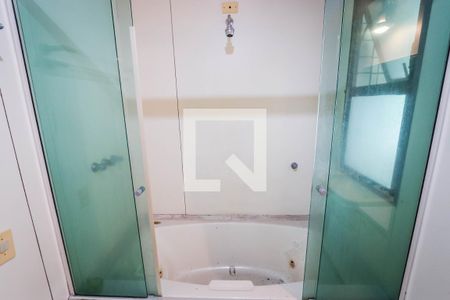 Apartamento à venda com 220m², 3 quartos e 3 vagasBanheiro da Suite