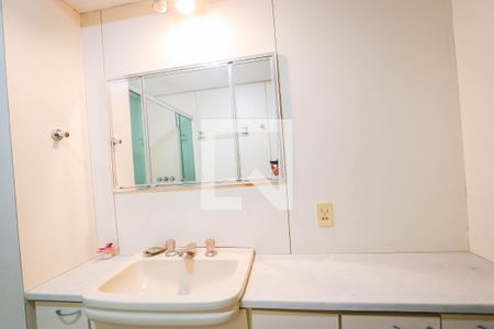 Apartamento à venda com 220m², 3 quartos e 3 vagasBanheiro da Suite