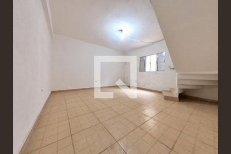 Casa à venda com 160m², 3 quartos e 1 vaga Casa à venda com 160m², 3 quartos e 1 vagaEspaço Separado - Cômodo Parte de Baixo