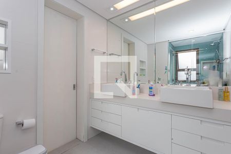 Apartamento à venda com 172m², 3 quartos e 3 vagasBanheiro do quarto 1