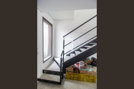 Escada de casa de condomínio para alugar com 3 quartos, 202m² em Residencial Tres (tambore), Santana de Parnaíba