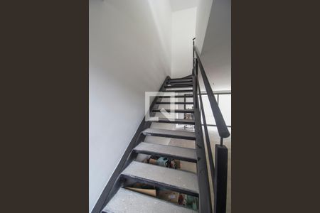 Escada de casa de condomínio para alugar com 3 quartos, 202m² em Residencial Tres (tambore), Santana de Parnaíba