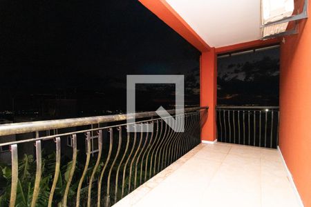 Casa à venda com 480m², 3 quartos e 3 vagas Casa à venda com 480m², 3 quartos e 3 vagasVarando da Suíte 2