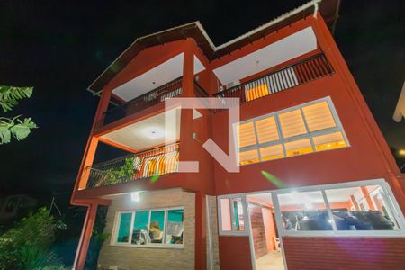 Casa à venda com 480m², 3 quartos e 3 vagas Casa à venda com 480m², 3 quartos e 3 vagasÁrea externa