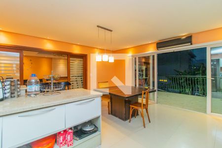 Casa à venda com 480m², 3 quartos e 3 vagas Casa à venda com 480m², 3 quartos e 3 vagasCozinha