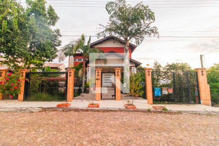 Casa à venda com 480m², 3 quartos e 3 vagas Casa à venda com 480m², 3 quartos e 3 vagasFachada