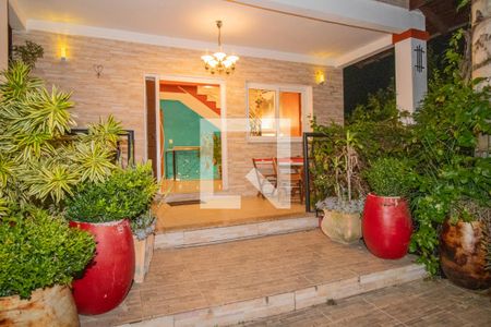 Casa à venda com 480m², 3 quartos e 3 vagas Casa à venda com 480m², 3 quartos e 3 vagasEntrada