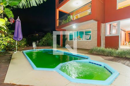 Casa à venda com 480m², 3 quartos e 3 vagas Casa à venda com 480m², 3 quartos e 3 vagasPiscina
