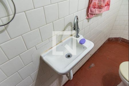 Casa à venda com 101m², 2 quartos e 7 vagasBanheiro de serviço