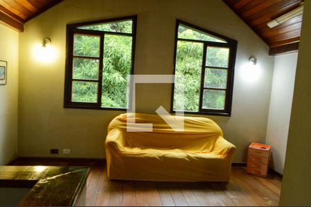 Casa de condomínio à venda com 360m², 3 quartos e 3 vagas Casa de condomínio à venda com 360m², 3 quartos e 3 vagasSala de Leitura