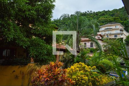 Casa de condomínio à venda com 360m², 3 quartos e 3 vagas Casa de condomínio à venda com 360m², 3 quartos e 3 vagasVista da Varanda