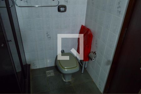Casa de condomínio à venda com 360m², 3 quartos e 3 vagas Casa de condomínio à venda com 360m², 3 quartos e 3 vagasBanheiro da Suíte