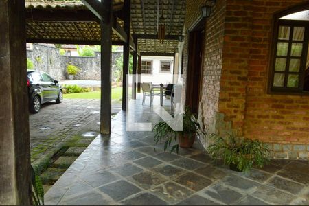 Casa de condomínio à venda com 360m², 3 quartos e 3 vagas Casa de condomínio à venda com 360m², 3 quartos e 3 vagasVaranda