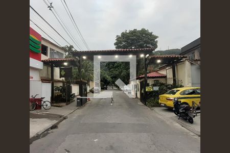 Casa de condomínio à venda com 360m², 3 quartos e 3 vagas Casa de condomínio à venda com 360m², 3 quartos e 3 vagasPortaria