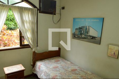 Casa de condomínio à venda com 360m², 3 quartos e 3 vagas Casa de condomínio à venda com 360m², 3 quartos e 3 vagasQuarto 1