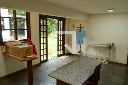 Casa de condomínio à venda com 360m², 3 quartos e 3 vagas Casa de condomínio à venda com 360m², 3 quartos e 3 vagasSala - Edícula