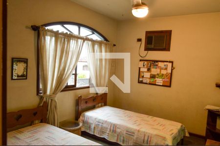 Casa de condomínio à venda com 360m², 3 quartos e 3 vagas Casa de condomínio à venda com 360m², 3 quartos e 3 vagasQuarto 2