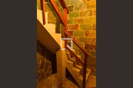 Casa de condomínio à venda com 360m², 3 quartos e 3 vagas Casa de condomínio à venda com 360m², 3 quartos e 3 vagasAdega