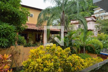 Casa de condomínio à venda com 360m², 3 quartos e 3 vagas Casa de condomínio à venda com 360m², 3 quartos e 3 vagasVista do Quarto 1