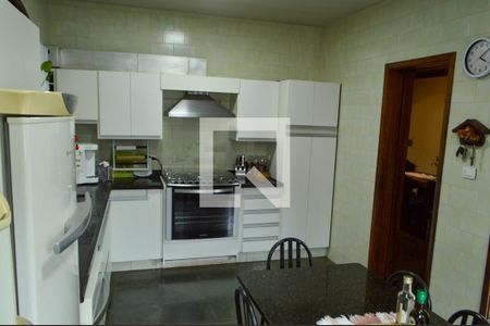 Casa de condomínio à venda com 360m², 3 quartos e 3 vagas Casa de condomínio à venda com 360m², 3 quartos e 3 vagasCozinha