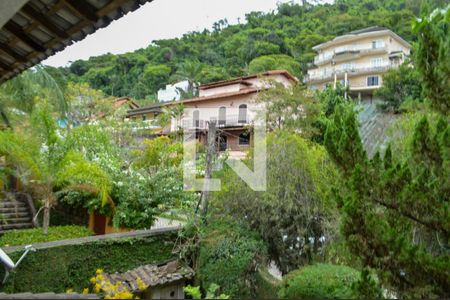 Casa de condomínio à venda com 360m², 3 quartos e 3 vagas Casa de condomínio à venda com 360m², 3 quartos e 3 vagasVista da Varanda