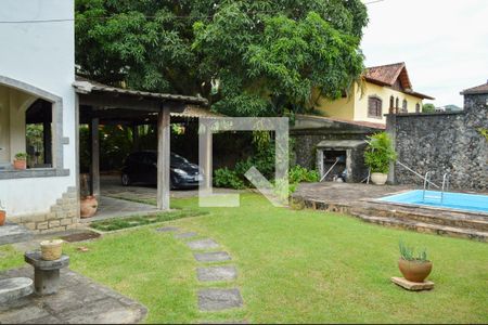 Casa de condomínio à venda com 360m², 3 quartos e 3 vagas Casa de condomínio à venda com 360m², 3 quartos e 3 vagasJardim