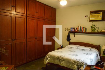 Casa de condomínio à venda com 360m², 3 quartos e 3 vagas Casa de condomínio à venda com 360m², 3 quartos e 3 vagasSuíte