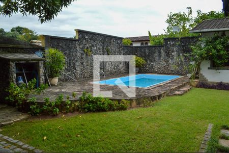 Casa de condomínio à venda com 360m², 3 quartos e 3 vagas Casa de condomínio à venda com 360m², 3 quartos e 3 vagasPiscina