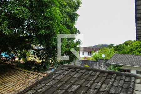 Casa de condomínio à venda com 360m², 3 quartos e 3 vagas Casa de condomínio à venda com 360m², 3 quartos e 3 vagasVista da Varanda