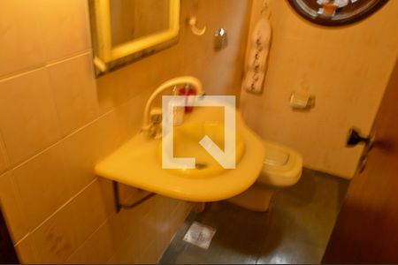 Casa de condomínio à venda com 360m², 3 quartos e 3 vagas Casa de condomínio à venda com 360m², 3 quartos e 3 vagasLavabo