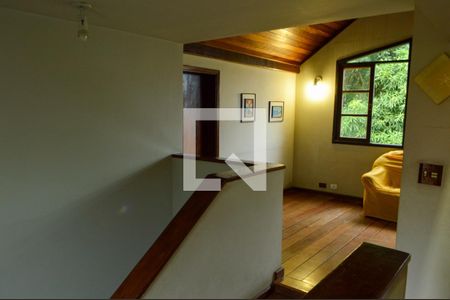 Casa de condomínio à venda com 360m², 3 quartos e 3 vagas Casa de condomínio à venda com 360m², 3 quartos e 3 vagasSala de Leitura