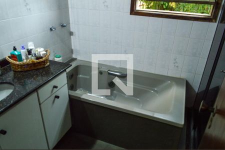 Casa de condomínio à venda com 360m², 3 quartos e 3 vagas Casa de condomínio à venda com 360m², 3 quartos e 3 vagasBanheiro da Suíte