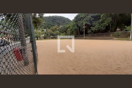 Casa de condomínio à venda com 360m², 3 quartos e 3 vagas Casa de condomínio à venda com 360m², 3 quartos e 3 vagasCampo de Futebol