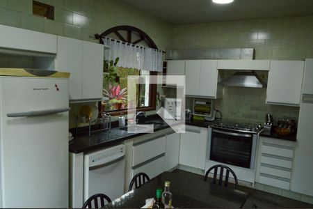 Casa de condomínio à venda com 360m², 3 quartos e 3 vagas Casa de condomínio à venda com 360m², 3 quartos e 3 vagasCozinha