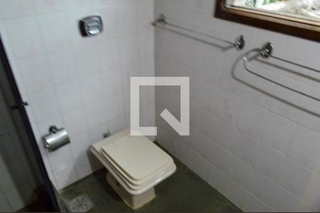 Casa de condomínio à venda com 360m², 3 quartos e 3 vagas Casa de condomínio à venda com 360m², 3 quartos e 3 vagasBanheiro