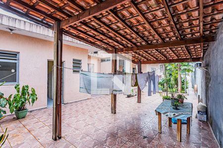 Casa à venda com 297m², 4 quartos e 2 vagasQuintal e jardim