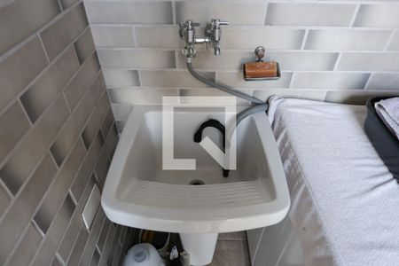 Casa à venda com 153m², 3 quartos e 2 vagas Casa à venda com 153m², 3 quartos e 2 vagasCasa 1 - Área de serviço