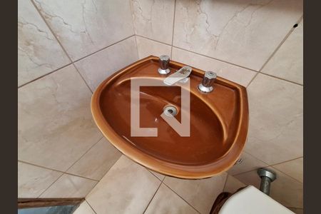 Casa à venda com 112m², 3 quartos e 4 vagasBanheiro 2