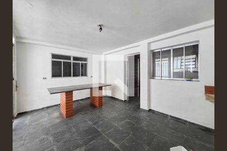 Casa à venda com 112m², 3 quartos e 4 vagasÁrea de Serviço